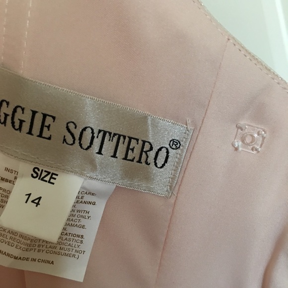 BRAND NEW WEDDING DRESS! - Picture 5 of 7